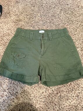 Time and Tru Olive Green Cargo Roll-Cuff Shorts